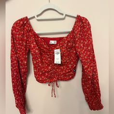 Size Xs Casual Red Tops For Spring, Spring Red Fitted Blouse, Fitted Red Blouse For Spring, Red Cropped Blouse For Spring, Fitted Red Tops For Spring, Red Floral Print Tops For Fall, Fall Floral Print Red Top, Fall Red Floral Print Tops, Red Trendy Spring Blouse