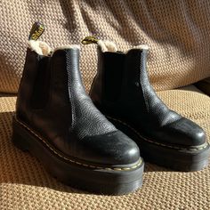 2976 Faux Fur Lined Platform Chelsea Moto Boots Sz 7 Ladies. Leather With Fur. Pls Leave A Comment If You Have Questions. Retail $220 Images Of Shoes, Dr Martens Black, Dr Martens Shoes, Martens Shoes, Moto Boots, Boots Booties, Bootie Boots, Chelsea, Faux Fur