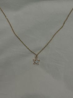 Dainty Starfish Necklace For Beach, Gold Starfish Clavicle Chain Necklace, White Ocean-inspired Charm Necklace For Gift, Ocean-inspired White Charm Necklace As Gift, Ocean-inspired White Charm Necklace Gift, Beach Star Charm Necklace, White Star-shaped Jewelry With Starfish Charm, Starfish Shell Necklace As A Gift, Gold Shell Necklace With Starfish Charm For Vacation