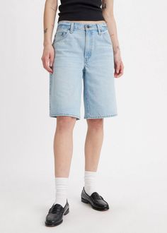 The Levi's Baggy Dad Jort Pick Sides Short is a comfy, vintage-inspired jort (jean short, duh) that just fits like you stole em from your parents closet. Cut with a baggy fit Features a mid rise Finished with an above-the-knee length Crafted with classic non-stretch denim Levi's Relaxed Fit Light Wash Shorts, Parents Closet, Inspo Fits, Jean Short, Wide Brimmed Hats, Light Blue Denim, School Fits, Swim Accessories, Sweater Blouse