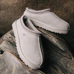 New In Box 100% Authentic Low Top Uggs, Grey Ugg Slippers, Grey Uggs, Elegant Slippers, Tasman Slippers, Ugg Tasman Slippers, Ugg Women, Shoe Wishlist