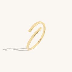 Introducing our Minimalist Bypass Ring, a sleek and understated addition to your jewelry collection. This ring features a plain design that embodies minimalist elegance. Its bypass style allows for effortless stacking with other rings, offering versatility and customization to your look. Elevate your style with this timeless and versatile accessory that exudes simplicity and sophistication. - Made in 14k solid gold - Band Width: 1.42 mm / 0.05 inches - Thickness: 1.06 mm / 0.04 inches -This prod Solid Gold Band, Bypass Ring, Plain Design, Gold Band, Stackable Rings, Signet Ring, Solitaire Ring, Ring Bracelet, Rings Statement