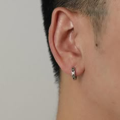 Type: AccessoriesMaterial: 925 sterling silverInner diameter: 10mmExternal diameter: 14mm Masc Earring, Male Ear Piercing, Men’s Earrings, Earrings Boy, Male Earrings, Best Earrings For Men, Guys Ear Piercings, Piercing Men, Masculine Jewelry