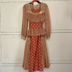 Absolutely Stunning Two Piece Vintage Boho Prairie Set! Vintage Chessa Davis Set Size 8 Comes With The Full Maxi Skirt, Matching Floral Blouse And Waist Sash Blouse Is Peasant Style With Lace Trim Around Neckline Balloon Style Sleeves With Lace Trim At The Button Cuff Appx 18” Pit To Pit Appx 24” Long, Shoulder To Hem The Skirt Is Absolutely Stunning! Very Gunne Sax Prairie Vibes Elastic Waistband Is Appx 13.5” Unstretched Stretches Out To A Max Of Appx 16” The Skirt Is Full And Fully Lined With Sleeves With Lace, Skirts Vintage, Full Maxi Skirt, Skirt Blouse, Waist Sash, 70s Hippie, Vintage Skirts, Peasant Style, Gunne Sax