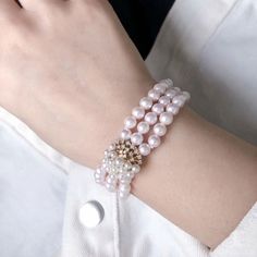 Highlight: Classic Double Strand Bracelet Product Information OriginJapan MaterialAkoya Pearl, 18k Gold, and Diamond DimensionsLength Approx. 17.5 cm Pearl Shaped: Round Size: 6-7 mm Quality: AAA Nacre: Very Thick Color: White Luster: Aurora Accessories Metal: 4.2g of 18K Gold Other: 0.33ct of SI Quality Natural Diamond Luxury White Pearl Jubilee-style Bracelet, Luxury White Beaded Bracelets, Elegant Rose Gold Pearl Bracelet With Round Beads, Akoya Pearl Bracelets In Pearl White With Round Beads, Elegant White Crystal Bracelet For Formal Occasions, Luxury Pearl White Beaded Bracelets, White Pearl Bracelet For Formal Occasions, White Pearl Bracelet For Formal Events, Luxury White Pearl Bracelet With Round Beads