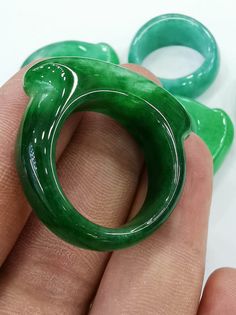 material:natural stone quantity:1pcs size:outdiameter 8-9US，thickness=7mm(if want other size,10-11us,please note it) note:have larger stock and offert wholesale price. Unique Carved Round Rings, Unique Round Jade Ring, Untreated Green Promise Ring, Green Untreated Promise Ring, Green Cherries, Larimar Pendant, Ring Shapes, Circle Ring, Jade Ring