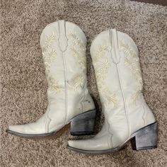 Beautiful White Embroidered Cowgirl Boots Size 10. Worn 3-5 Times There Are Some Black Scuff Marks On The Heels As Pictured White Embroidered Boots For Winter, White Embroidered Pointed Toe Boots, White Embroidered Western Boots, White Embroidered Boots For Fall, White Embroidered Snip Toe Boots, White Embroidered Round Toe Boots, Vintage White Boots For Spring, White Vintage Boots For Spring, Spring Embroidered Almond Toe Boots