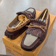 Up For Sale Is A Pair Of Men's Tod's Two Tone Tassel Leather Loafers/Drivers. Size: Uk 9 Us 10 Style: Brown Multi Leather Upper Moc Toe Slip-On Style Lining: Leather Trim: Textile Leather & Synthetic Sole Made In Italy Retail Price: $675 Luxury Brown Slip-on Moccasins, Luxury Brown Tassel Loafers With Rubber Sole, Brown Moc Toe Tassel Loafers With Leather Lining, Brown Tassel Loafers With Moc Toe And Leather Lining, Brown Wingtip Moccasins With Rubber Sole, Brown Wingtip Moccasins With Leather Sole, Brown Calf Leather Moccasins With Round Toe, Designer Brown Moccasins With Rubber Sole, Brown Plain Toe Tassel Loafers For Fall