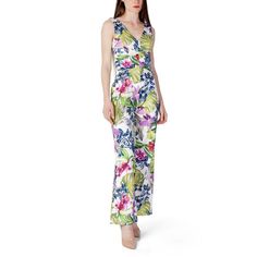 Brand: Guess. Gender: Women. Type: Jumpsuits. Season: Spring/Summer. Color: Green. Pattern: Print. Sleeves: Sleeveless. Neckline: V-Neck. Composition: -12% Elastane -88% Polyester. Washing: Machine Wash At 30. Material: 88% Polyester 12% Elastane. Elegant Jumpsuit, Jumpsuit Elegant, Green Jumpsuit, Green Pattern, Printed Sleeves, Luxury Clothing, Blouse Dress, Primavera Estate, Brands Outlet