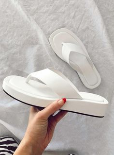 Tampa Sandals White Sandals Aesthetic, Trendy Slippers, Sandals Outfit, Sandals White, Girly Shoes, Shoe Inspo, Aesthetic Shoes, White Sandals, White Shoes