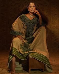 This gracious and captivating Habesha dress elevates the cultural clothing of the Raya community. Its intricate design shows how much time and attention was invested on it. Ethiopian Braids, Ethiopian Cultural Clothes, Holiday Wedding Dress, Ethiopia Culture, Habesha Clothes, Amhara Culture, Eritrean Clothing, Raya Dress, Ethiopian Dresses