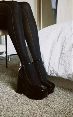 Dark Heels Aesthetic, Grunge Style