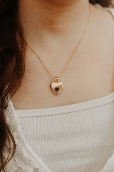 Elevate your everyday with a piece from our Sentimental Collection. This stunning 18k Gold-Filled necklace features our Orbit Chain and the perfect heart locket pendant. Perfectly sized to hold a cherished photo or heartfelt note, it makes a beautiful keepsake to carry your fondest memories close to your heart. Whether you're celebrating a special occasion or simply want to treat yourself, this necklace is the ideal gift for loved ones or a sweet reminder for yourself. ∙ D E T A I L S∙ -18k Gold Filled -Your choice 16, 18 or 20 inches (model is featured in the 18") -Your choice of chain Orbit Chain (as shown) or a Box Chain - 19mm x 22.5mm Locket Size Hypoallergenic (lead + nickel free) ∙ G O L D ∙ F I L L E D ∙ Gold-filled components contain 100+ times more real gold than gold-plated comp Reminder For Yourself, Necklaces Simple, Perfect Heart, Unique Pendant Necklace, Heart Locket Necklace, Gold Locket, Jewelry Essentials, Unique Pendant, Heart Locket