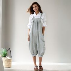 The Linen jumpsuit is made of gray linen blend. The wide leg pants is oversized, it is loose and casula style, most of womens like this gesign, the linen overalls has two side pockets.  you can match a shirt inner as your want.Adding a jacket or blazer over the top is also a great way to give your look a sense of structure. FEATURES 100% linen No lining Adjustable shoulder string Two side pockets Loose fit jumpsuit Mid calf Perfect for summer,spring,autumn More color ★★ Bespoke Order Service If you Request other color Request the length Your height is not between 155 cm- 172 cm Your weight is over 75 kg I can do it for you, It will need some extra fee depending on on your need. Contact with me for more detail. ★★ Get your size in Size Chart with your body measurement https://www.etsy.com/l Gray Spring Jumpsuits And Rompers With Pockets, Gray Jumpsuits And Rompers With Pockets For Spring, Spring Cotton Gray Jumpsuits And Rompers, Gray Cotton Summer Jumpsuits And Rompers, Gray Cotton Jumpsuits And Rompers For Summer, Spring Linen Overalls With Relaxed Fit, Spring Linen Overalls, Gray Jumpsuits And Rompers For Spring Loungewear, Gray Jumpsuit