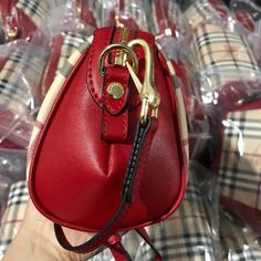 Charm Fashion - BBR Bags - 1081 A+ Excellent Quality copies; Contact us if you've any questions in your mind. Chic Me, Luxe Fashion, Bags Designer Fashion, Beautiful Packaging, Burberry Bag, Brunei, New Bag, Grade 1, Exclusive Designs