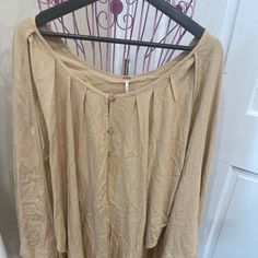 This Free People Blouse Is Perfect For Both Casual And Travel Occasions. With Its Oversized Fit And Longline Tunic Cape Shoulder Style, It's Sure To Turn Heads. The Beige Linen And Viscose Blend Material Make It Comfortable To Wear, And The Long Sleeves Add An Extra Touch Of Elegance. The Shirt Is Brand New And Has Never Been Worn, Making It A Great Addition To Your Wardrobe. The Xssize Is Perfect For Regular Sizing, And The Beige Color Is Sure To Match With Any Outfit. Add This Stylish Tunic Bl Lagenlook Tops For Daywear, Free People Shirt, Stylish Tunic, Free People Blouse, Tunic Blouse, Beige Color, Shirt Top, Free People Tops, Tunics