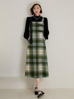 This is a feminine and romantic dress by LANGSON that is made out of high quality cotton 100% fabric. With design detail of sleeveless design and plaid check pattern on the fabric, it gives a trendy and feminine look.- Sleeveless design- Check pattern on the fabric- Feminine and modern mood Modern Retro Style Outfits, Plaid Cotton A-line Dress, Casual Plaid Midi Length Dress, Plaid Cotton Midi Dress For Fall, Plaid Cotton Sleeveless Dress, Fall Plaid Cotton Midi Dress, Casual Plaid Sleeveless Dress, Sleeveless Plaid Dress For Spring, Casual Plaid Cotton Midi Dress