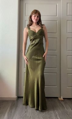 Item Details ： Product Number : SH1223 Fabric: Satin Silhouette: Sheath Sleeves：Sleeveless Olive Green Prom Dresses, Green Prom Dresses Long, Olive Green Prom Dress, Green Prom Dress Long, Green Prom Dresses, Dresses Long Formal, Prom Dress Inspo, Green Prom, Long Formal Dress