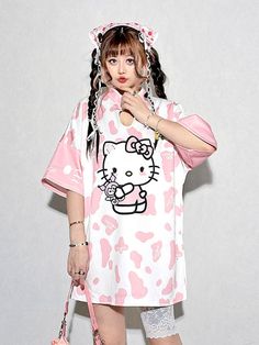 This price is for a T-shirt only, others are not included.   	 		 			Size 			Free Size 		 		 			Full Length 			82 		 		 			Bust 			116 		 		 			Shoulders 			73 		 		 			Sleeve Length 			16 Casual Pink Hello Kitty T-shirt, Kawaii T-shirt For Spring Streetwear, Pink Harajuku Cotton T-shirt, Pink Y2k Style Short Sleeve T-shirt, Pink Y2k Short Sleeve T-shirt, Pink Kawaii T-shirt For Summer, Kawaii Pink Summer T-shirt, Kawaii Spring Streetwear T-shirt, Pink T-shirt With Character Print For Summer