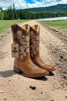 Volcano boots made with real leather, in the color honey/miel Come embroidered with a gorgeous design! Square Toe Leather Boots, Cute Cowgirl Boots, Womens Cowgirl Boots, Bota Country, Western Shoes, Cute Country Outfits, Wedding Boots, Looks Country, Estilo Country