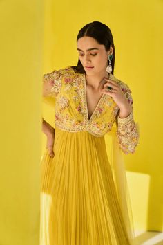 Yellow Anarkali, Ridhi Mehra, Indo Western Outfits, Long Anarkali, Anarkali Dress Pattern, Embroidered Crop Tops, Dress Indian Style, Dress Indian, Dusky Pink