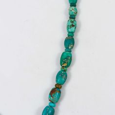 Collier de perles à un brin avec des perles roulées à la main fabriquées à partir de turquoise naturelle du lac Carico, de turquoise naturelle de renard et de variscite. Ce collier contient 210 carats de turquoise naturelle et de variscite.

 Nombre de brins : 1
 Longueur du collier : 24" Hand Roll, Natural Turquoise, How To Make Beads, Bead Necklace, Beaded Necklace, Turquoise, Beads