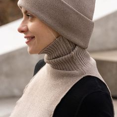 Introducing our Merino wool knit dickie, a new favorite layer. It is a sleeveless alternative to a sweater which you can hide underneath shirts, jackets, or coats, giving the appearance that you are layering overtop of a turtleneck. Not only this turtle neck snood will keep your neck cozy during cool days, but it can add superior warmth without creating extra bulk. Knitted from 100% Merino wool yarns, this rollneck dickie inherited its moisture-wicking properties, meaning it will absorb a great Knit Dickie, Hood Scarf, Quoi Porter, Merino Wool Yarn, Hooded Scarf, Bundle Pack, Linen Style, Knit Beanie Hat, Wool Knit