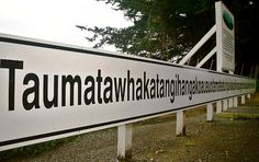 there is a sign that says tauntatawathakaikahanaanana on it