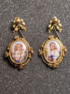 Signed A. Golay Leresche painted on enamel oval miniatures earrings. 18k yellow gold. 14k yellow gold replacement backs. Very nicely detailed paintings. A repair had been made and one of the joints is broken as shown. I took quite a few photos. Please use those to see condition. This pair of earrings weighs 12.2 grams total. Earrings measure approx. 2" long and 1-1/16" wide. One earring is signed "Le Printemps. A. Golay Leresche Geneve" and the other is "L' Automne A. Golay Leresche Geneve". Dime shown for scale only. Please see photos and thanks for looking! Location - BB1 Hand Painted Oval Enamel Jewelry, Antique Oval Collectible Earrings, Ornate Gold Enamel Jewelry, Antique Oval Enamel Necklaces, Paint Jewelry, Ornate Oval Enamel Jewelry, One Earring, Detailed Paintings, Painted Jewelry