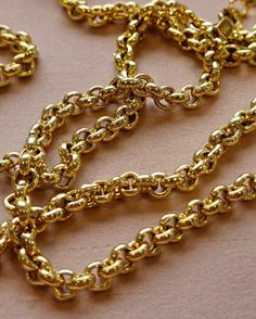 --- Crafted in GUARANTEED HIGH-QUALITY 18-Karat GOLD -- Pure Gold Material, Not Gold-Filled or Plated --- ** At a 5 millimeter thickness this chain is available in 16" and 22" lengths. 16 inches - 5 mm: 7.27 grams weight 18 inches - 5 mm: 8.18 grams weight 20 inches - 5 mm: 9.04 grams weight 22 inches - 5 mm: 10.00 grams weight Closure: Lobster Claw (Strong and Durable) Style: Rolo - Non-Diamond-cut - 18K Gold Please feel free to message me for any custom sizing request! * A gold Rolo chain neck Fine Jewelry With Yellow Gold Rolo Chain, 14k Yellow Gold Jewelry With Rolo Chain, Gold Plated Rolo Chain Jewelry, Luxury Gold Plated Rolo Chain Necklace, Elegant Gold-plated Rolo Chain Jewelry, Chain For Men, 18k Gold Chain, Gold Chains For Men, 18k Gold Jewelry