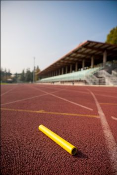 campo di atletica e testimone D1 Athlete, Converse Wallpaper, Track Season, Track N Field, Sport Vibes, Running Aesthetic