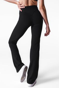 Our Cloud II Foldover Trouser is designed for the ultimate comfort whether you are enjoying your workout of the day or stopping by your favorite coffee shop. This pant offers medium support and compression to accentuate your assets. Black Breathable 4-way Stretch Pants, Black Yoga Pants With 4-way Stretch, Functional Fitted Bottoms With Comfort Waistband, Mid-rise Compression Activewear, Mid-rise Compression Elastane Activewear, Compression Mid-rise Elastane Activewear, Versatile Full-length Activewear With Comfort Stretch, Fitted Full-length Bottoms With Light Support, Casual High Stretch Sweat Resistant Yoga Pants