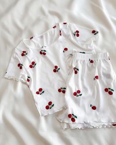 Pajamas Aesthetic, Cute Pjs, Pajama Fashion, Sleepwear Fashion, Cute Sleepwear, Cute Pajama Sets, Fashion Top Outfits, Cute Dress Outfits, Identical Twins