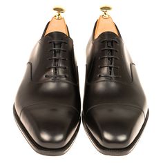 BLACK DRESS SHOES Cordovan Shoes, Leather Industry, Black Dress Shoes, Exclusive Shoes, Shoes Ideas, Black Socks, Shoe Tree, Shoes Outlet, Goodyear Welt