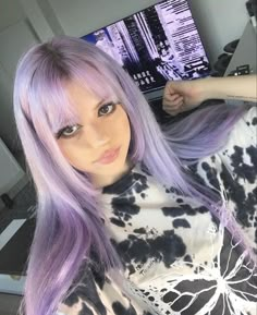 Light Purple Hair With Bangs, Pastel Lilac Hair, Pastel Purple Hair, Girl With Purple Hair, Lavender Hair Colors, Temporary Hair Dye, Semi Permanent Hair Dye, Cute Hair Colors