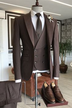 Everley Glamorous Brown Peaked Lapel Three Pieces Business Suits Brown Suits For Men, Suit For Men Wedding, Stylish Mens Suits, Slim Fit Suit Men, Dinner Suit, Classy Suits, Dress Suits For Men, Designer Suits For Men, Suit Ideas