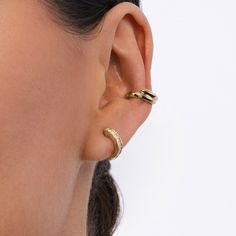 Embrace the challenge with these Conch Jacket Earring with Hoop Studs that encapsulate the art of fencing. Modelled after the edges of an épée, this distinctive jewel is made to impress. Accent diamonds: 0.30+ ctw, VS2+/F+ Setting: Bright-Cut Post Length: 11 mm approx. Backing: Butterfly push backs Conch Earring, Earring Jackets, Jewelry Wedding Rings, Recycled Gold, The Challenge, Conch, 18k Rose Gold, Wedding Rings Engagement