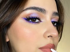 Blue Makeup Looks For Brown Eyes, Jewel Tone Eye Makeup, Purple Eyeshadow Brown Eyes, Pop Of Colour Eye Makeup, Blue And Purple Makeup Looks, Pop Of Color Eye Makeup, Subtle Purple Eye Makeup, Purple Glam Makeup, Brown Eye Look