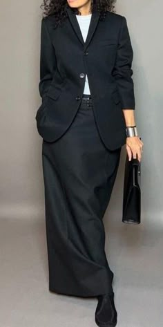 Elegant Work Outfits, Elegant Outfit Classy, Iranian Women Fashion, Autumn Winter 2024, Ageless Style, Minimalist Dresses, Capsule Outfits, Fashion Autumn