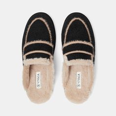 Lounging Slippers With Cushioned Footbed And Round Toe, Cushioned Slippers For Lounging With Round Toe, Cushioned Round Toe Slippers For Lounging, Cushioned Round Toe Lounging Slippers, Winter Loungewear Slippers With Textured Footbed, Casual Flat Slippers With Faux Fur Lining, Cushioned Round Toe Slippers For Loungewear, Comfy Slippers For Lounging, Super Soft Slip-on Slippers For Lounging