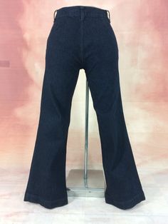 "Size 30 Vintage Lauren Jeans by Ralph Lauren Women's Bareback Wide Leg Denim Pants W30 L32 Medium Waisted Bootcut Jeans Girlfriend Jeans Mom Jeans Made In Hong Kong. Brand: Lauren Jeans by Ralph Lauren Size On Tag marked 4 but fits more like 30\" waist, 10.75\" rise, 22.5\" thighs, 38\" hips, 32\" inseam,! Fits a size 30, but check your measurements and compares the measurement with your garment. (see full measurement below) Recommended modern size: 30\" (30x32) Material : Cotton 98%, Elastane Fitted Dark Wash Wide Leg Flare Jeans, Classic Flare Denim Pants, Classic Flared Denim Blue Bottoms, Fitted Denim Blue Flare Jeans, Retro Wide Leg Jeans With Five Pockets, Retro High Rise Stretch Flare Jeans, Fitted Flare Jeans In Denim Blue, Retro Mid-rise Stretch Bottoms, Retro Stretch Mid-rise Bottoms