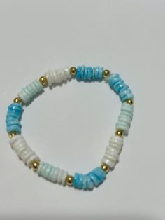 Blue shell bracelet summer vibes cute and preppy perfect for a beach day or any day do not stretch or will over stretch and not fit do not get wet will fade the color overtime and may break overtime       Warning color may vary! Cheap Blue Beach Bracelets, Blue Preppy Bracelets, Blue Preppy, Blue Hypoallergenic Bracelets For Beach, Ocean-inspired Blue Bracelets For Vacation, Ocean-inspired Blue Beaded Bracelets For Beach, Winter Bracelet, Preppy Winter, Preppy Bracelets