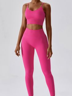 PRODUCT FEATURES: Rib Seamless Breathable.? quick-dry. moisture absorption. Wear-tested by our in-house team for the perfect fit. FABRICATION: 87% Nylon 13% Spandex Sweat-wicking technology that can remove moisture from your body BRA BODY LENGTH: S?- 25cm (9.85inch) M?- 30cm (11.8inch) L?- 32cm (14.1inch)