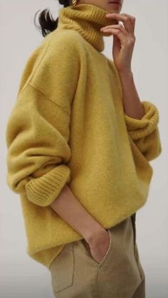 Yellow Sweater Outfit, Pull Orange, Yellow Knit Sweater, Winter Knitwear, Simple Fall Outfits, Yellow Knit, Crochet Blouse