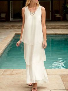 This elegant mother of the bride dress features an A-line silhouette with a scoop neckline and sleeveless design. It has layered detailing and is crafted from chiffon, with an ankle-length hem for a graceful and sophisticated look. Formal Wedding Guests, Soft Surroundings Dresses, Petite Fashion Tips, Dress Wedding Guest, Ageless Style, Mother Of The Bride Dress, Soft Surroundings, Petite Outfits