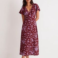 Madewell, V-Neck Flutter-Sleeve Midi Dress Color: Red/Maroon Style: Nn389 Size: 00 Nwt: Unworn, Unwashed, Undamaged! Made Of A Textural (And Sustainable) Viscose Blend, This Floral Midi Has A Flattering V-Neckline With Angular Seaming At The Bust And Flowy Flutter Sleeves. Cute, Casual And A Closet Must-Have. - Body-Skimming Fit - Length From High Point Of Shoulder: 52" (Based On Size 6) - 84% Lenzing Ecovero Viscose/16% Polyamide - Machine Wash Madewell Sophia Dress, Madewell Style, Graduation Look, Purple Floral Dress, Madewell Dresses, Midi Dress With Sleeves, Fall Dresses, Flutter Sleeve, Madewell