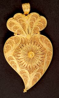 in gold - traditional Portuguese filigree jewelry Middle East Jewelry, Diamonds And Gold, Heart Art, Ancient Times