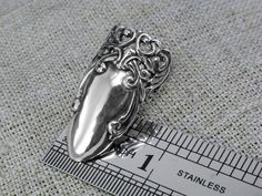 Sterling silver fingernail boho ring for the first phalanx for the pointer or upper finger, jewelry claw armor for your nail. Fingernail armor rings will protect your nails or may hide injury if your finger is damaged. The silver claws plate will completely guard your nail and protect it. Adjustable Nail Ring suitable for fingers size 17 (6.5) to 21 (11.5) size Weight: 6.5 g. Width 3.2 cm. (1.25 in.), Band width 0.4 cm. (0.15 in.) You can see other silver items here: https://www.etsy.com/shop/Kr Nail Rings, Claw Rings Jewelry, Silver Claw Ring, Finger Claw Jewelry, Finger Armor Jewelry, Silver Finger Claws, Nail Armor, Armor Ring, Boho Nails