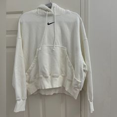 Never Worn Size Small Oversized Cropped Style Cream Color No Flaws Nike Tops Women, Nike Trends, Nike Hoodies For Women, Nike Cropped Hoodie, Dark Grey Hoodie, Red Pullover, Fitted Turtleneck, Collared Sweatshirt, Workout Sweatshirt