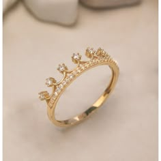 "💗14K Rose Gold Ring, Queen Ring, 925 Sterling Silver Crown Ring, Princess Crown Ring, Anniversary Ring, Rings for Women, Best Friend Gift 💗 📝\"Introduce the Dainty Solid 14k Gold Crown Ring from Bex Jewelry, a perfect symbol of royalty and elegance. Handcrafted with care and precision, this ring is made from the finest 14K solid gold, ensuring its durability and longevity. The ring features a minimalist princess crown design, studded with sparkling cubic zirconia stones, giving it a regal and elegant look. This ring is perfect for those who love to make a statement with their jewelry and want to feel like a queen. Whether you're looking for a ring to wear every day or on special occasions, this ring is perfect for any occasion. The ring comes packaged in a special design gift box, maki Cute Rings For Women, Gold Crown Ring, Princess Crown Ring, Crown Ring Princess, Silver Crown Ring, Queen Rings, Minimalist Necklace Gold, Princess Jewelry, Princess Ring